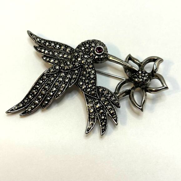 Vintage Avon Hummingbird Flower Brooch Pin - Picture 1 of 6